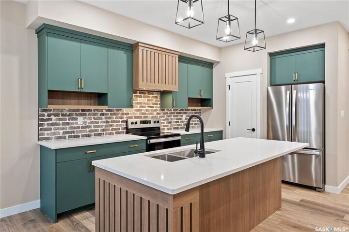 Property Photo:  930 Yuel Bend  SK S7W 1N8 