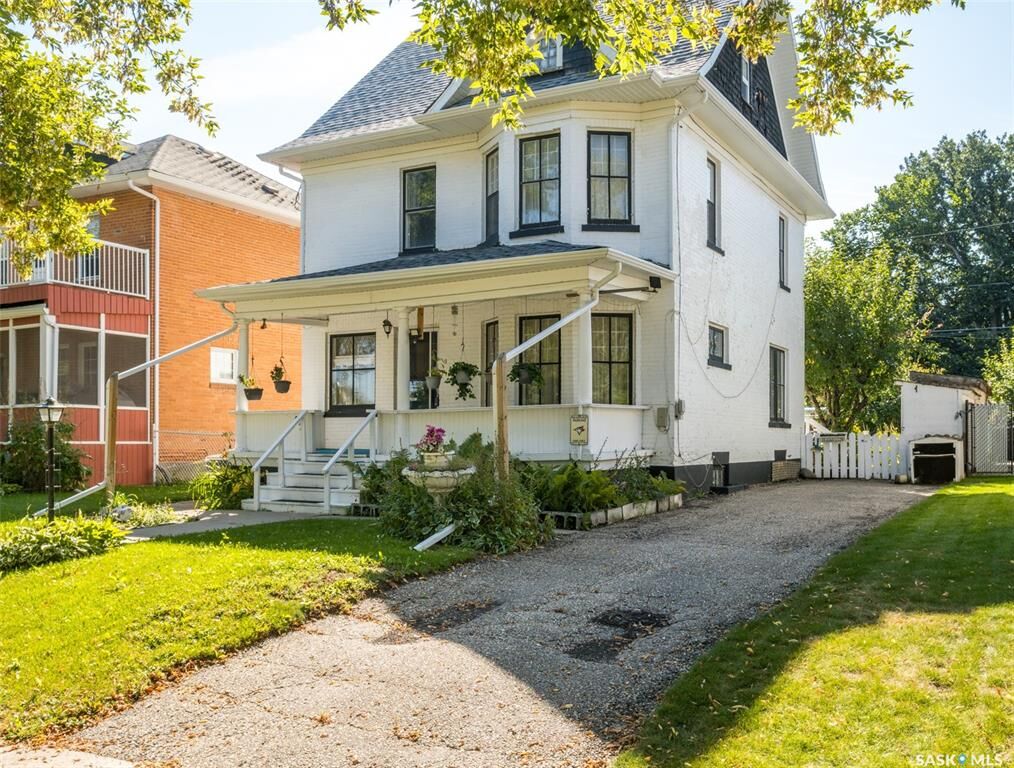 Property Photo:  221 21st Street W  SK S6V 4J1 