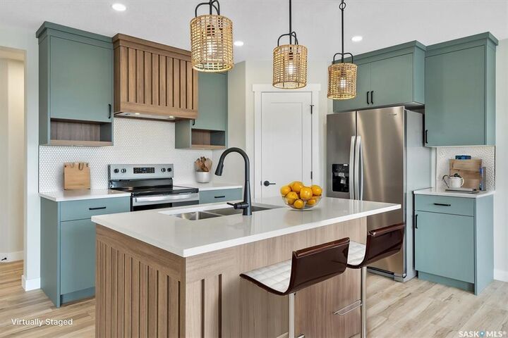 Property Photo:  130 Fortosky Manor  SK S7M 5X3 
