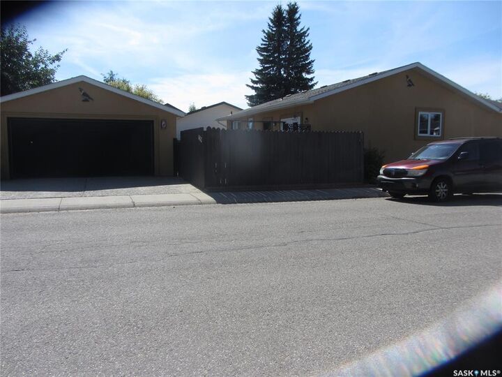 Property Photo:  603 Christopher Way  SK S7J 3S3 