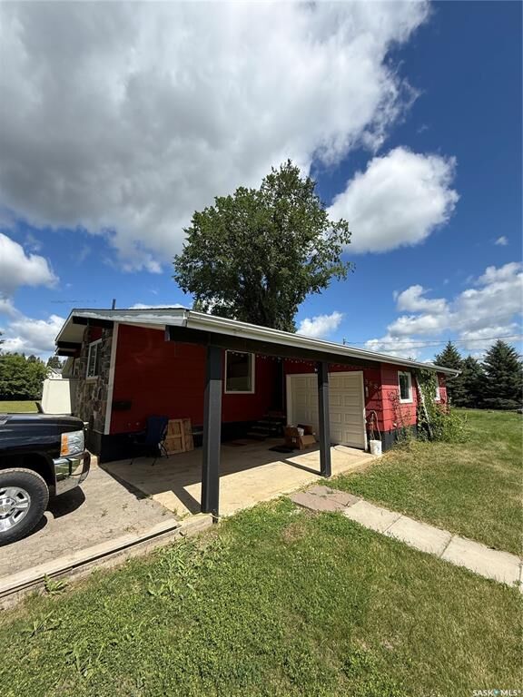 Property Photo:  358 First Street NW  SK S0A 3B0 