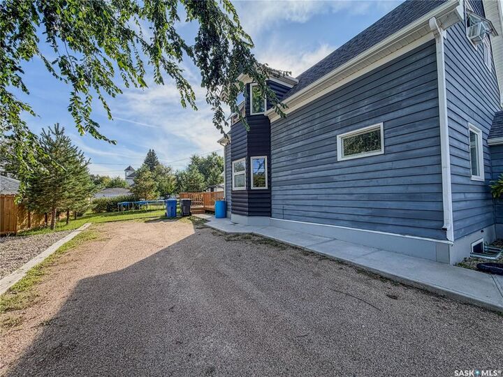 Property Photo:  127 10th Avenue W  SK S0A 2P0 