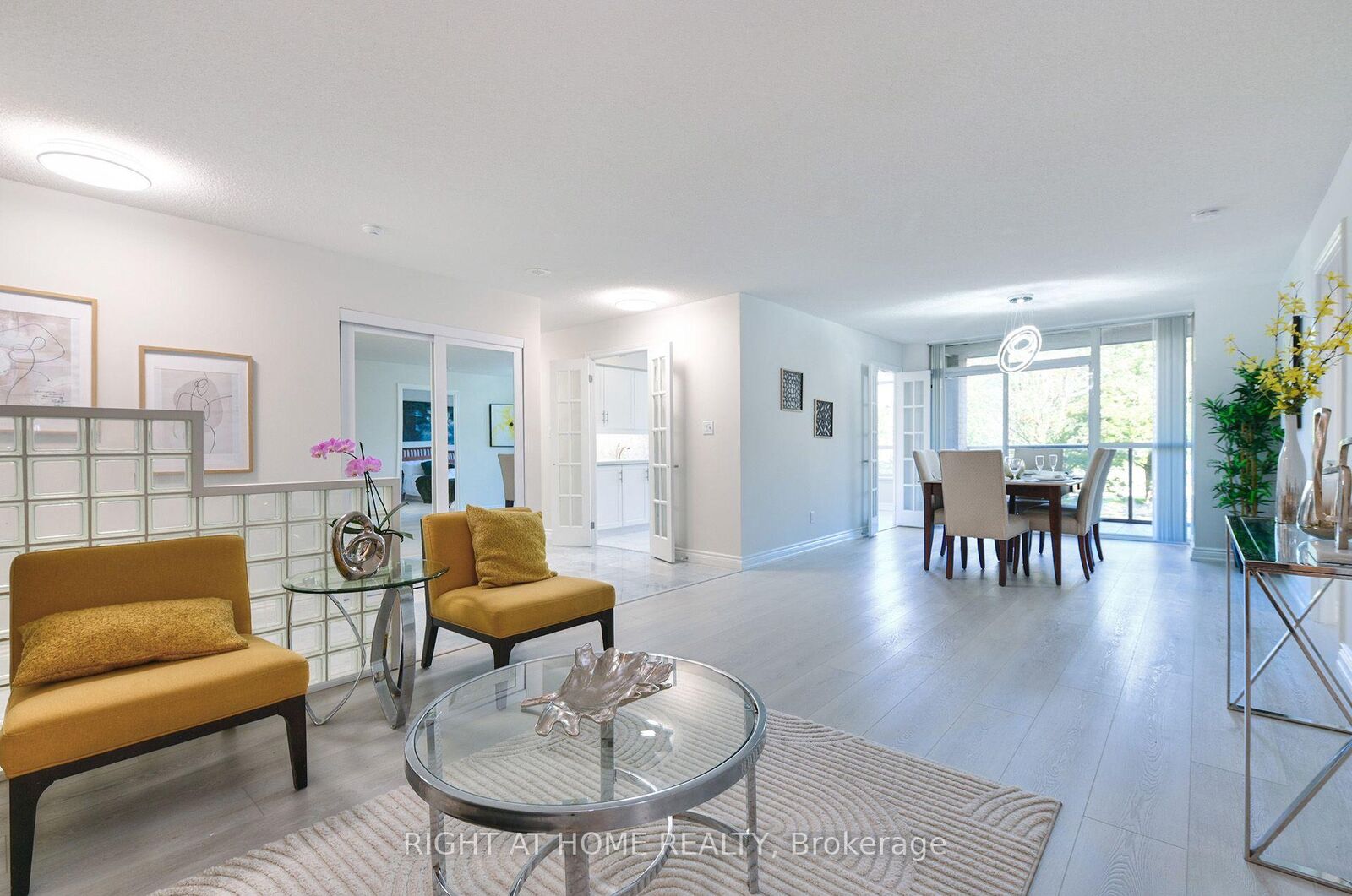 Property Photo:  3181 Bayview Avenue 215  ON M2K 2Y2 