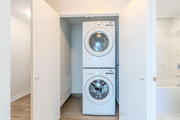 Property Photo:  4130 Parkside Village N/A 3610  ON L5B 0L7 
