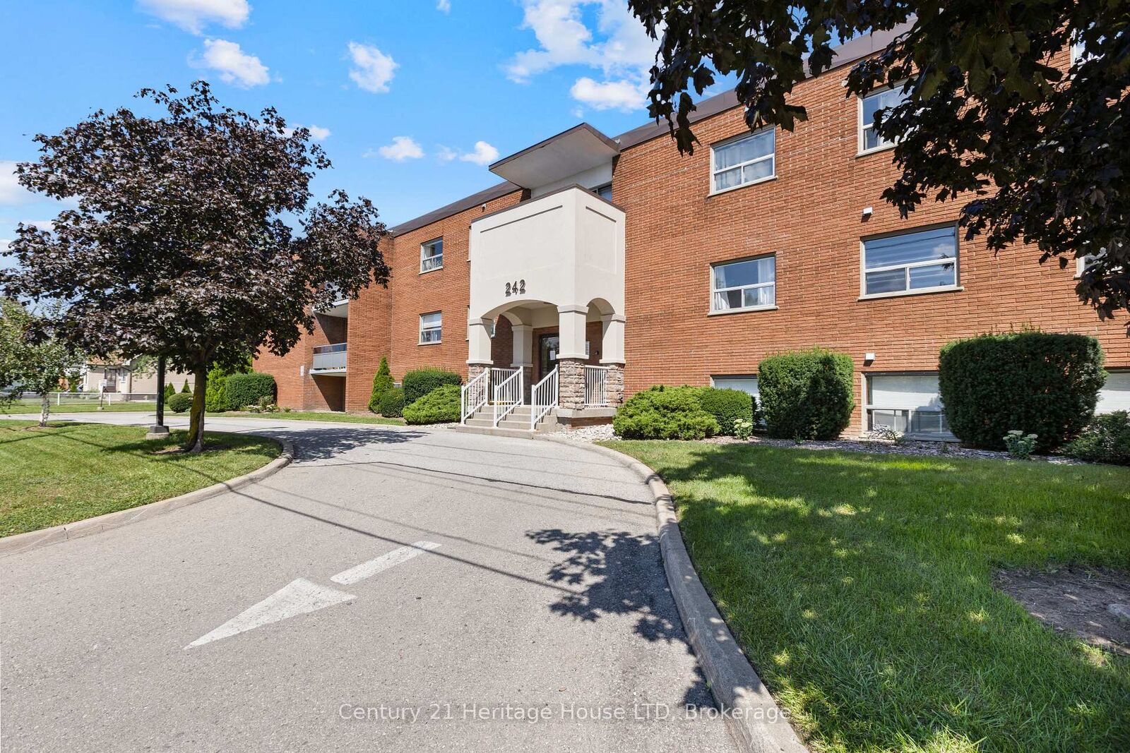 Property Photo: 242 Oakdale Avenue ON L2P 3K5