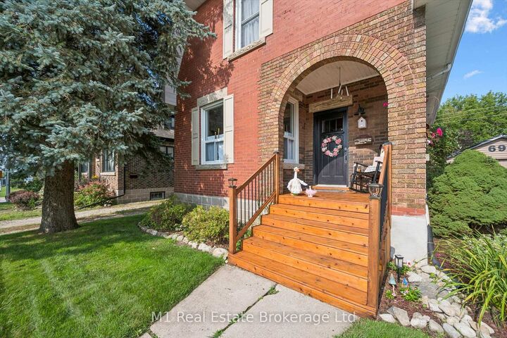 Property Photo:  691 St Andrew Street W  ON N1M 1P7 