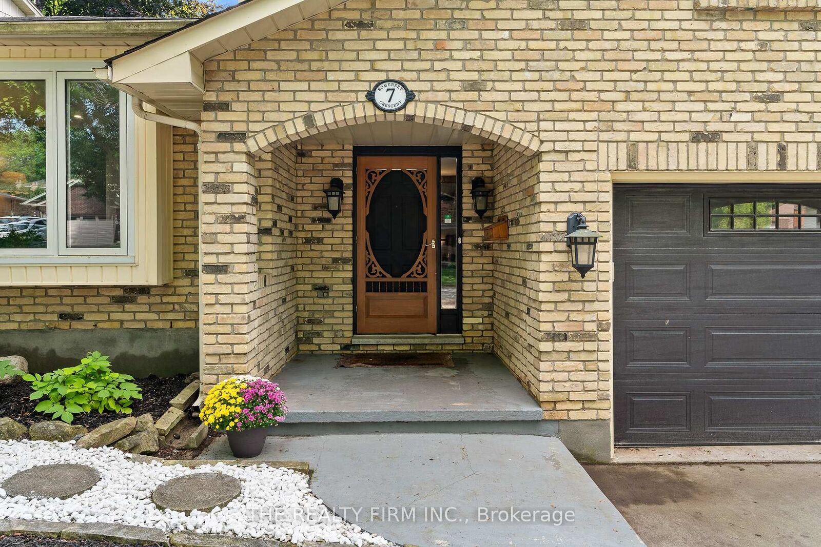 Property Photo:  7 Somerset Crescent  ON N6K 3L6 
