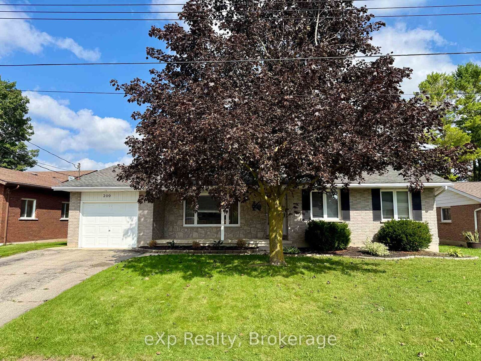 Property Photo:  209 15th Avenue  ON N4N 3E1 