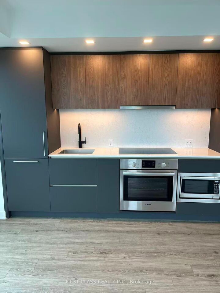 Property Photo:  609 Sherbourne Street 3407  ON M4X 0A4 