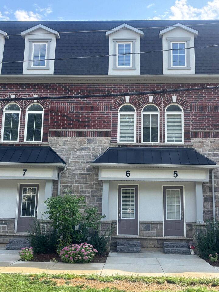 Photo de la propriété:  677 Park Road N 6  ON N3R 0C2 