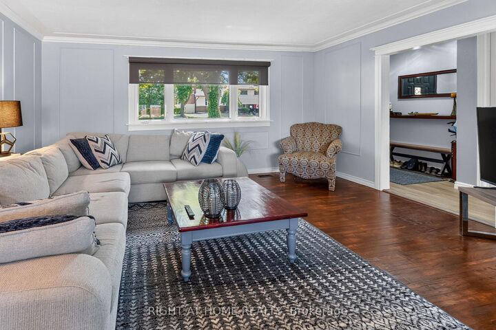 Property Photo:  366 Burlington Crescent  ON N5Z 3H1 