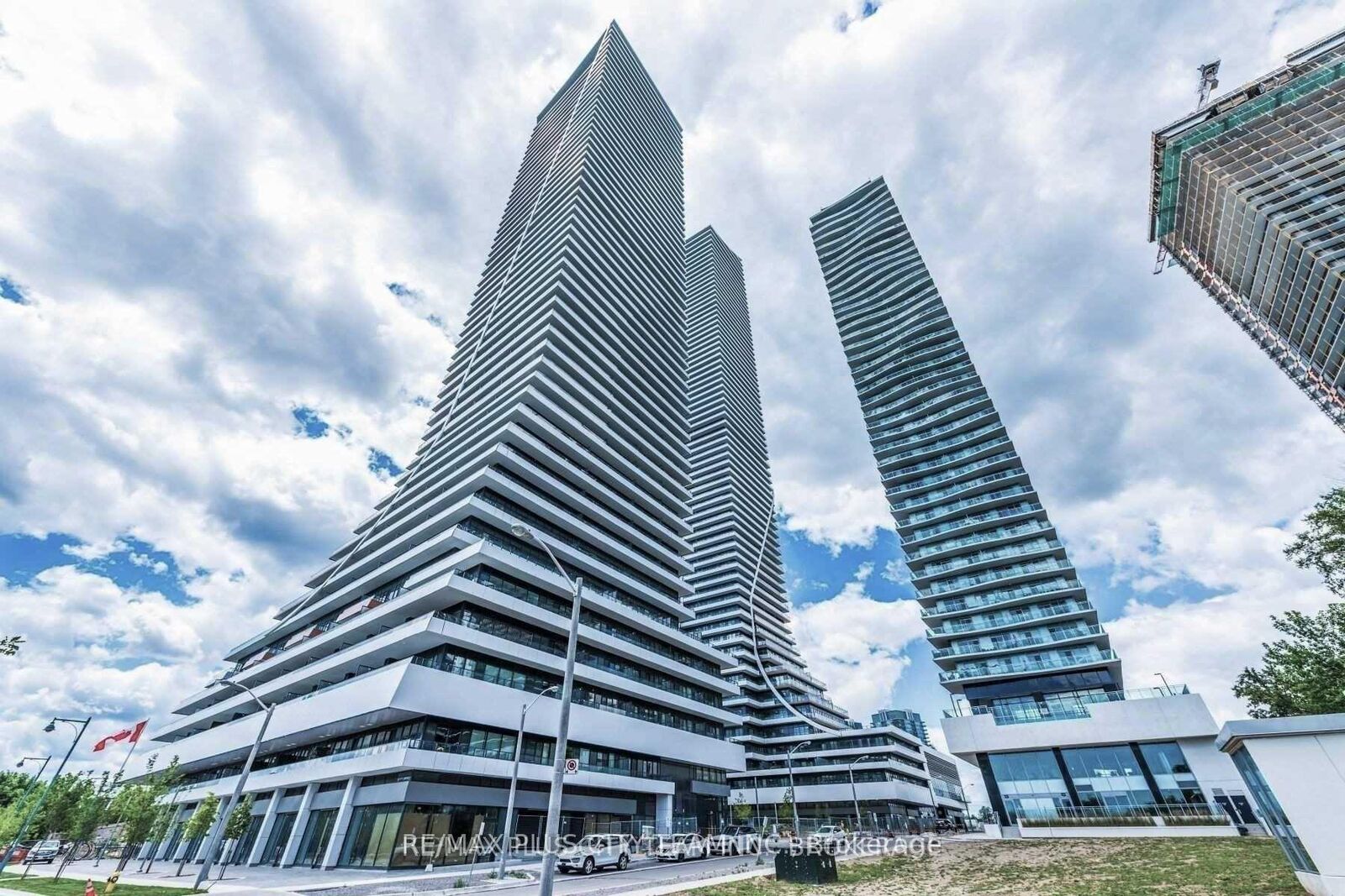 Property Photo:  20 Shore Breeze Drive 2603  ON M8V 0C7 