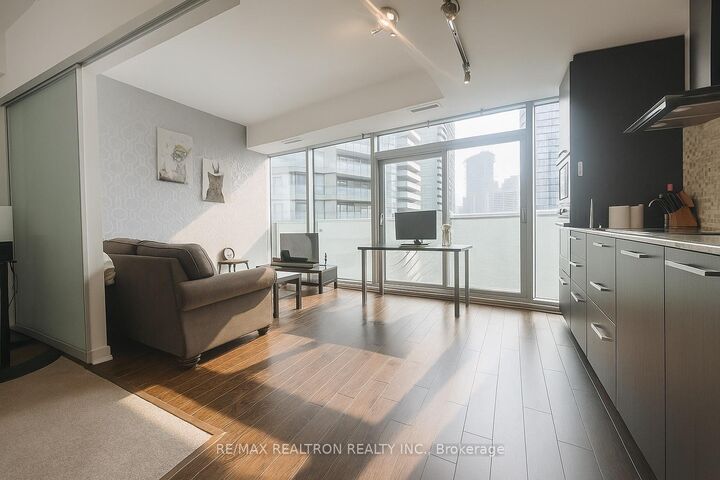 Property Photo:  12 York Street 3301  ON M5J 2Z2 