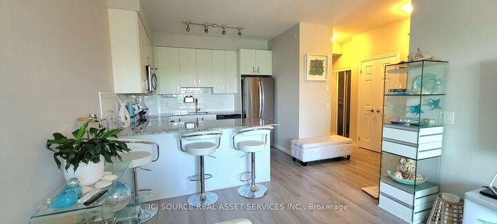 Property Photo:  11611 Yonge Street 301  ON L4E 1G2 