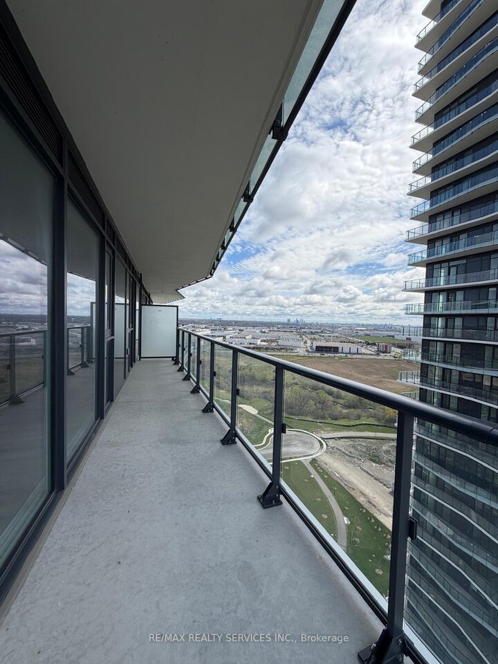 Property Photo:  15 Skyridge Drive E 2314  ON L6P 4S3 