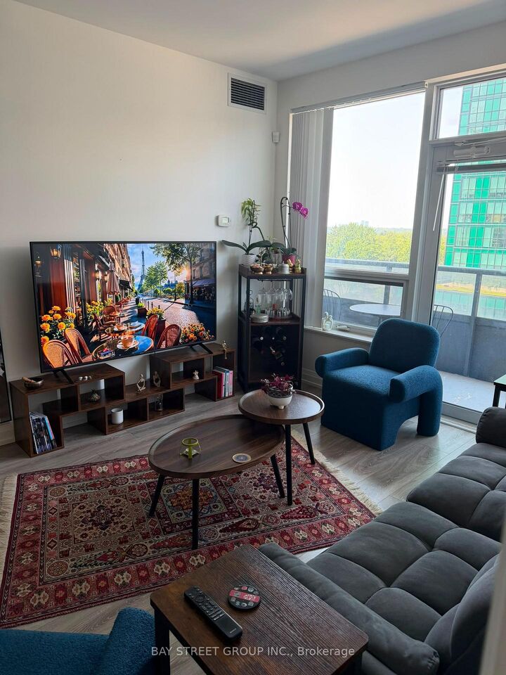 Property Photo:  2 Anndale Drive 811  ON M2N 0G5 