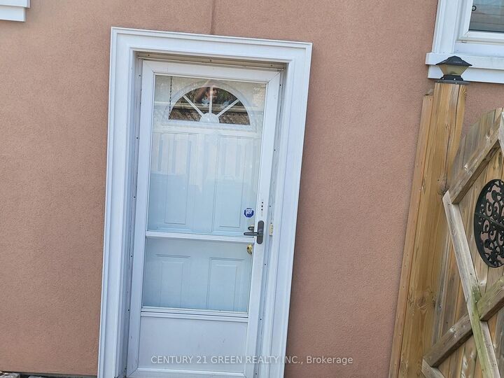 Property Photo:  37 Ravenview Drive Bsmt  ON M1E 3L9 