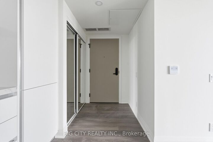 Property Photo:  25 Frederick Todd Way 1605  ON M4G 0C9 