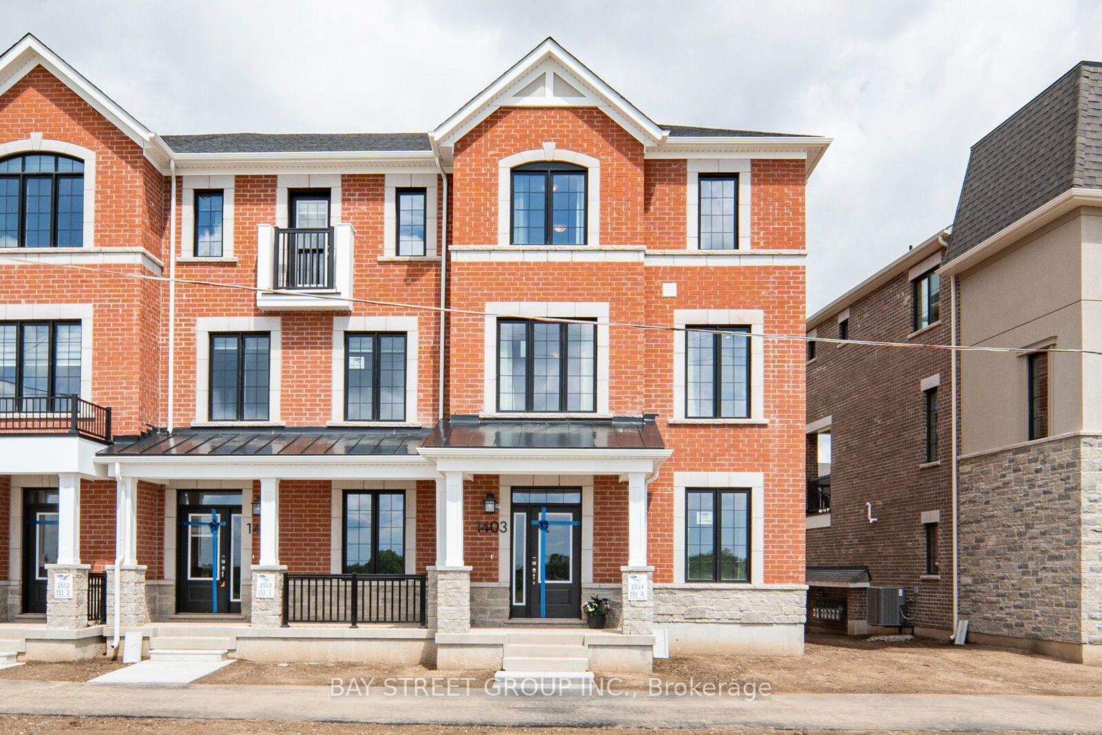 Property Photo:  1403 William Halton Parkway  ON L6M 5N8 