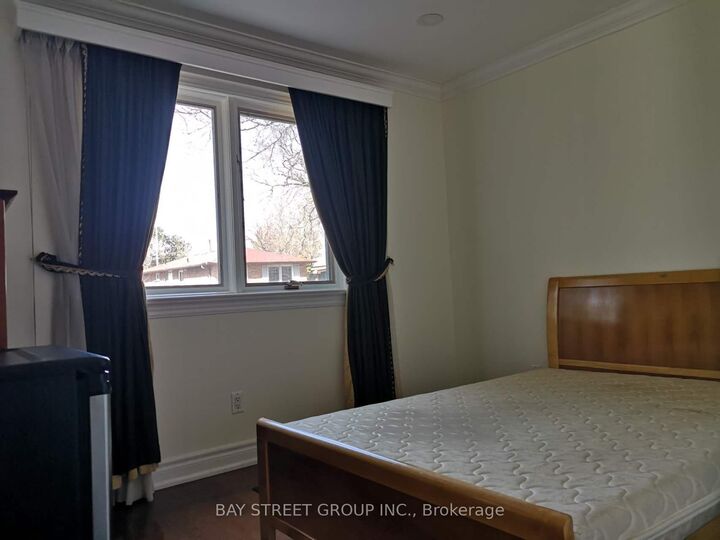 Property Photo:  19 Dunsfold Drive 2  ON M1B 1T5 