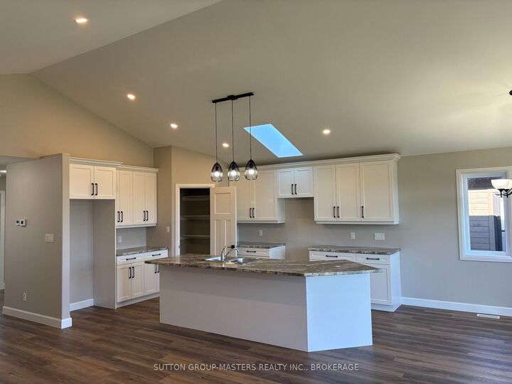 Property Photo:  812 Windermere Drive  ON K7P 0N5 