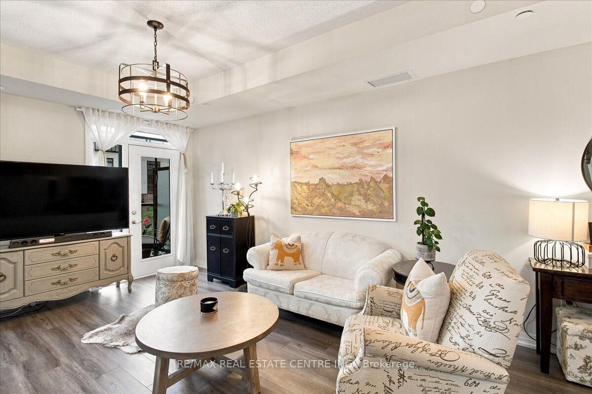 Property Photo:  1597 Rose Way 103  ON L9E 1N4 
