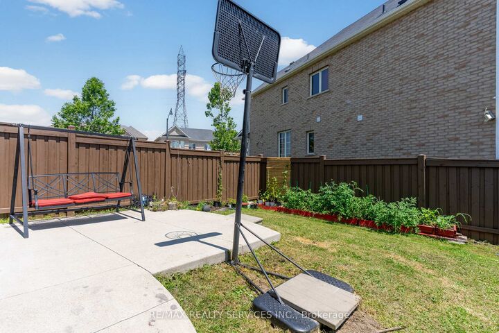 Photo de la propriété: 109 Bonnie Braes Drive N ON L6Y 0Z5