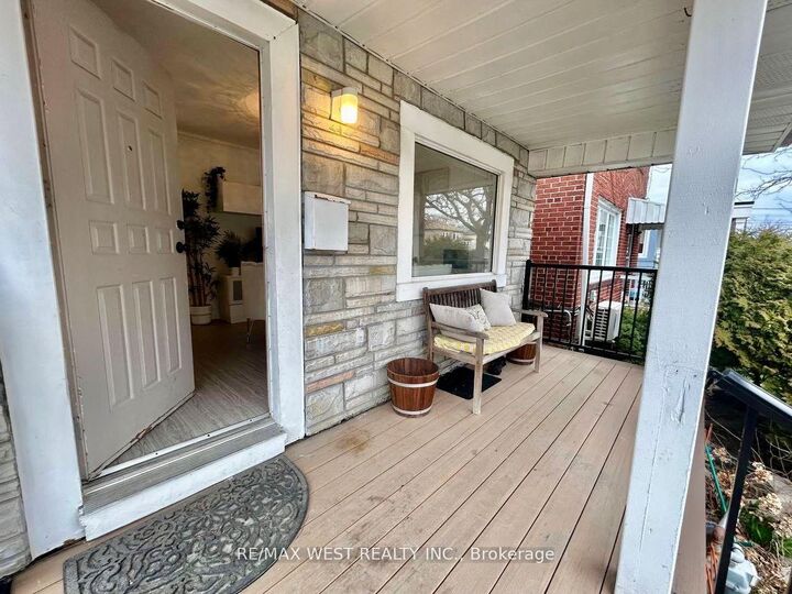 Property Photo:  36 Fourteenth Street E  ON M8V 3H9 