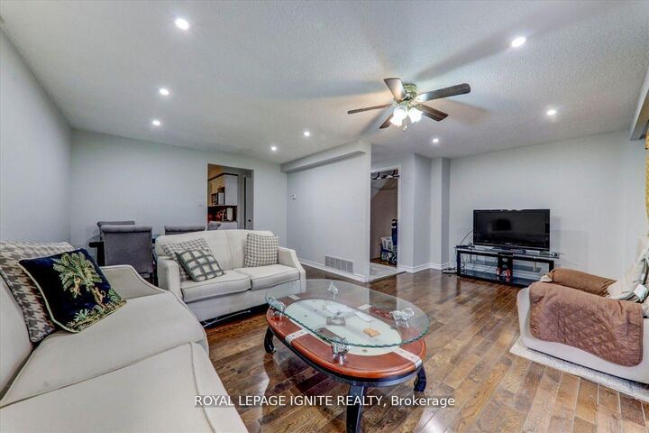 Property Photo:  9 Pilkey Crescent  ON M1B 2A8 