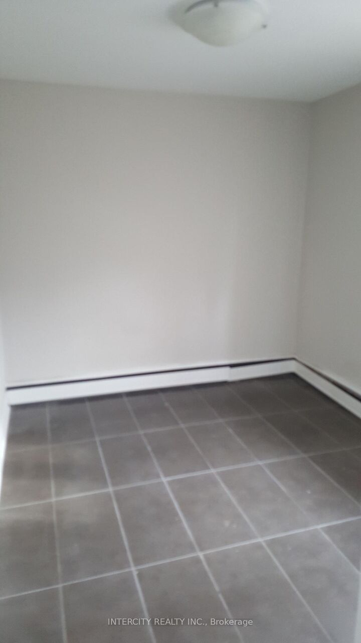 Property Photo:  14 North Alarton Street C  ON L4T 1J8 
