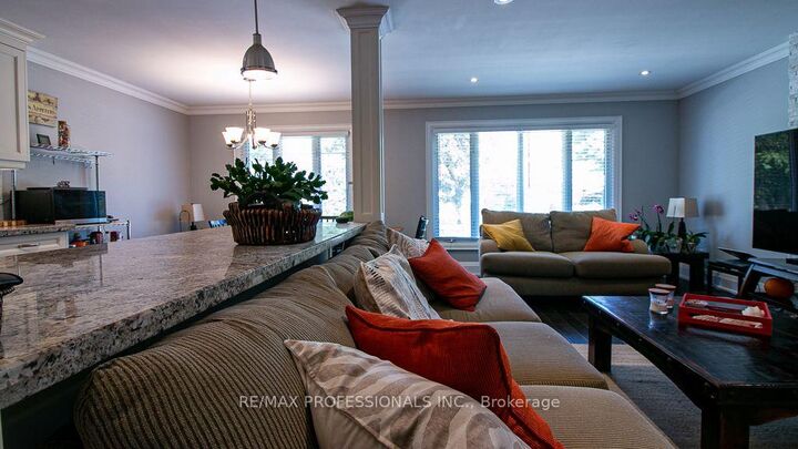Property Photo:  7 Sedgebrook Crescent Main  ON M9B 2X2 