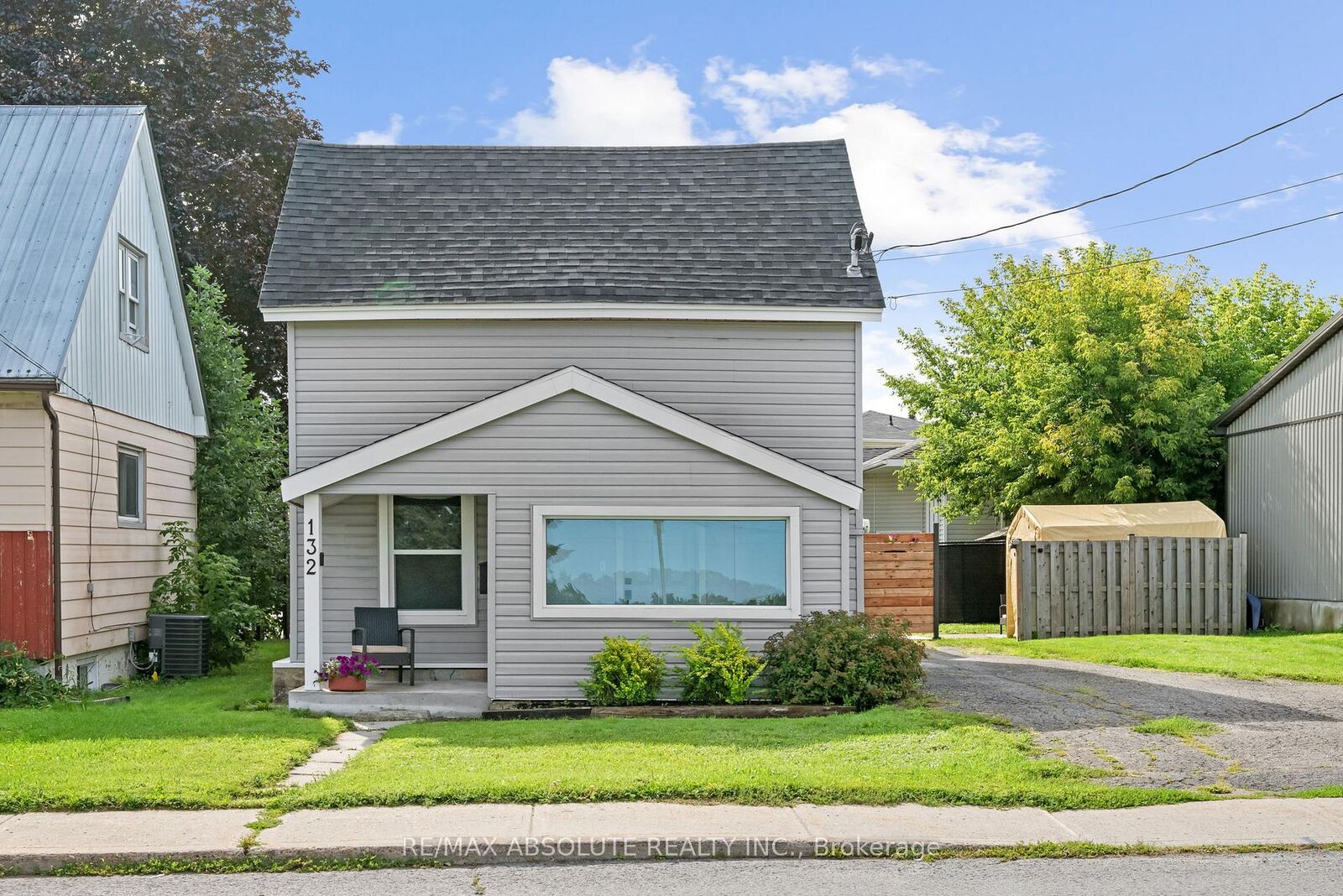 Property Photo:  132 Edward Street S  ON K7S 2X4 