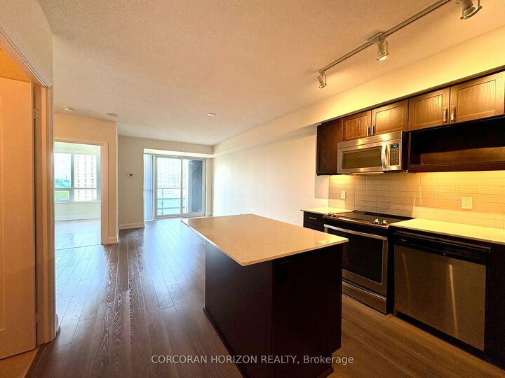 Property Photo:  18 Graydon Hall Drive 604  ON M3A 2Z9 