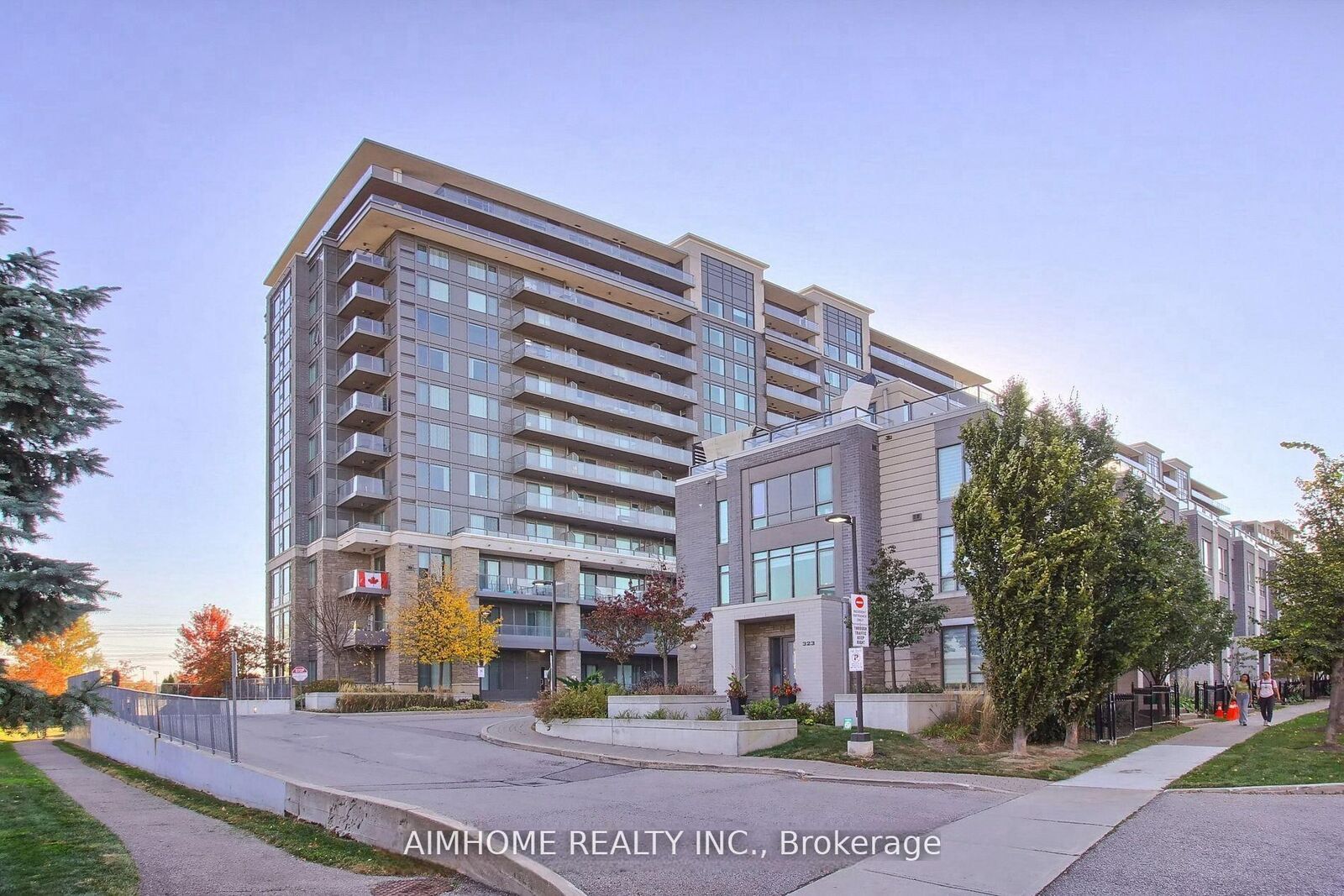 Property Photo:  325 South Park Road 1008  ON L3T 0B8 