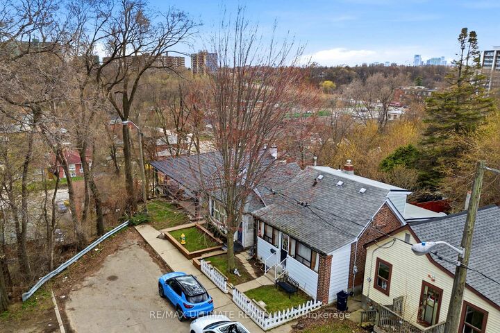 Property Photo:  82 Beechwood Avenue  ON M6N 4T3 