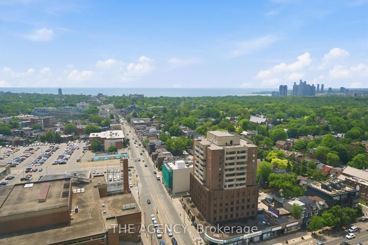 Property Photo:  2350 Dundas Street W 2511A  ON M6P 4B1 