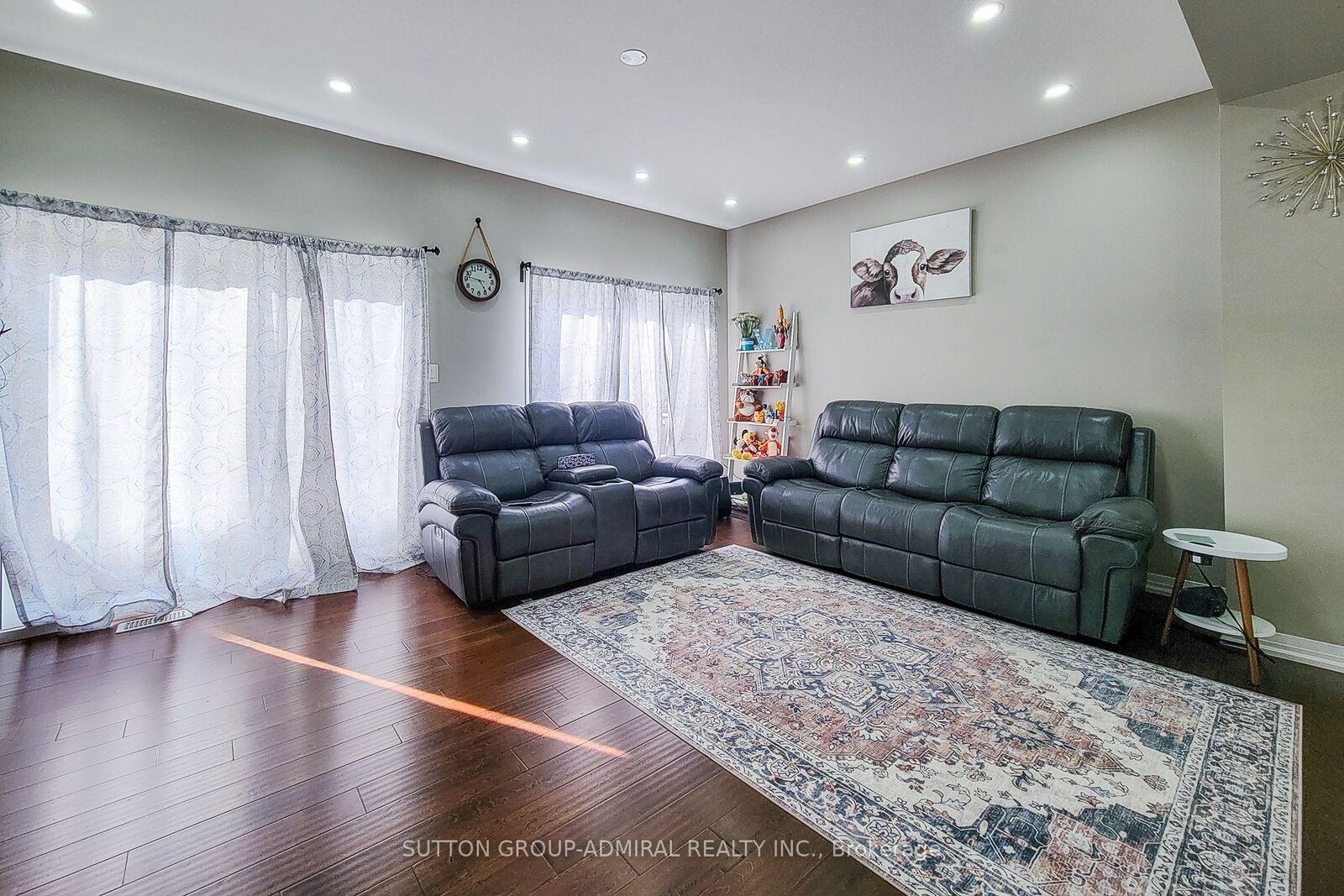Property Photo: 4002 Crown Street ON L3J 0S6