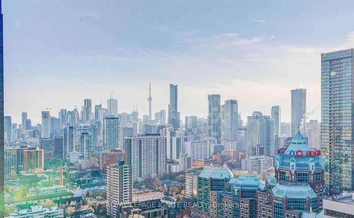 Property Photo:  395 Bloor Street E 5503  ON M4W 0B4 