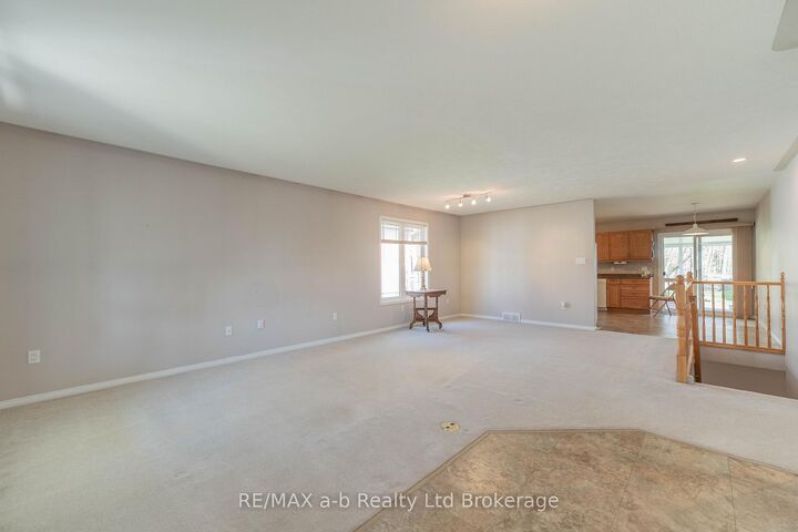 Property Photo:  44 Beech Boulevard  ON N4G 5R8 