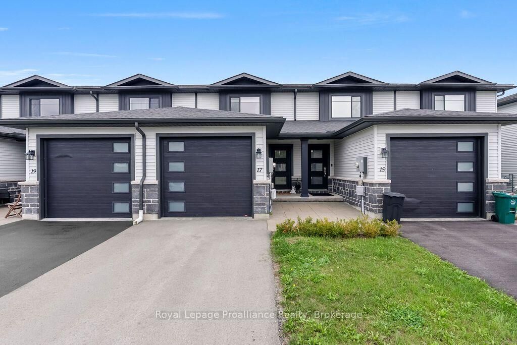 Property Photo:  17 Dewal Place  ON K8P 0H3 