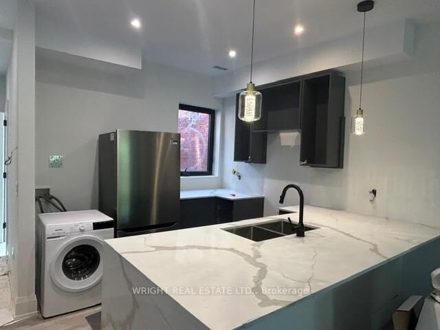 Property Photo: 71 Oxford Street ON M5T 1P2