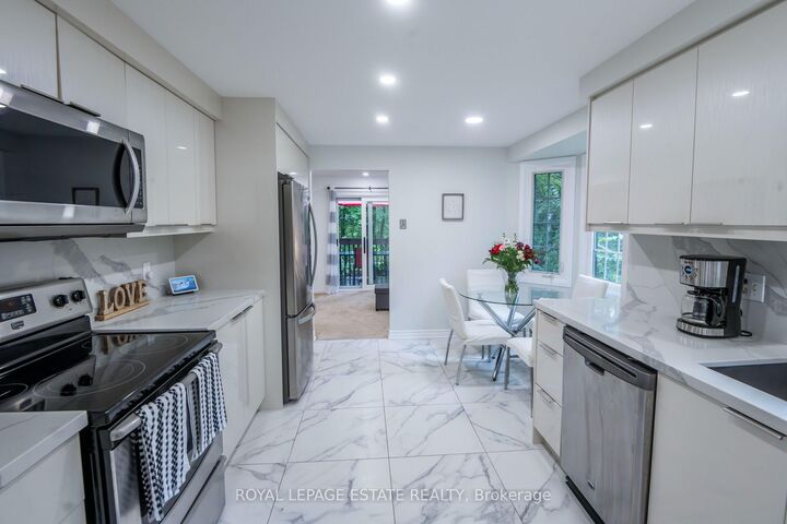 Property Photo:  228 Kingswood Drive 3  ON N2E 2K2 