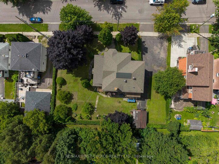 Property Photo:  348 Ambrose Street  ON P7B 1L9 