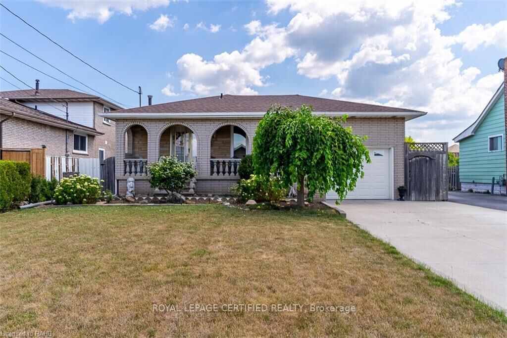 Property Photo:  216 Margaret Avenue Lower  ON L8E 2H8 
