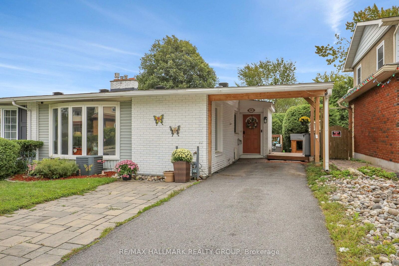 Property Photo:  90 Chesterton Drive  ON K2E 5T6 