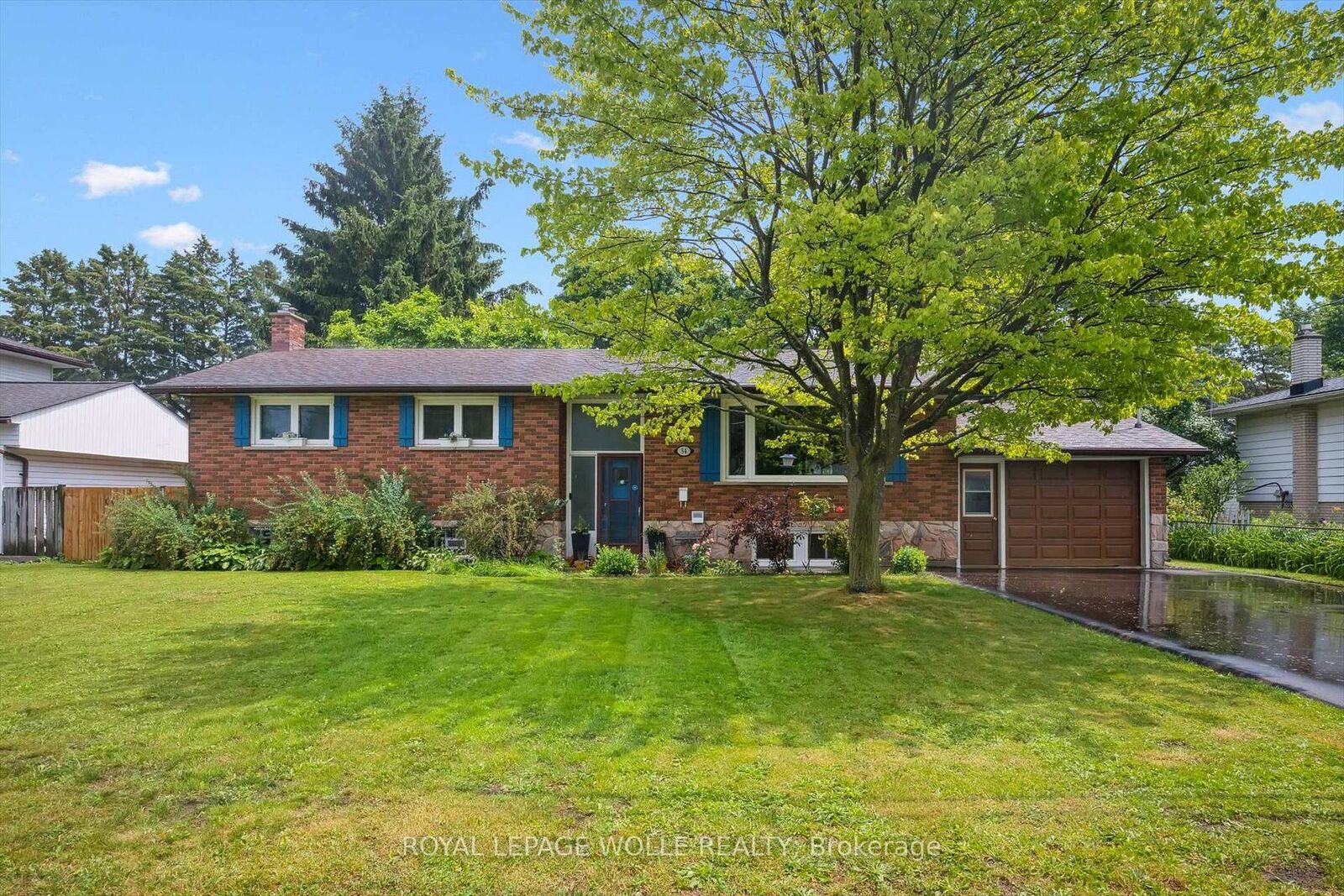Property Photo:  54 Schweitzer Street Unit B  ON N2K 1B4 