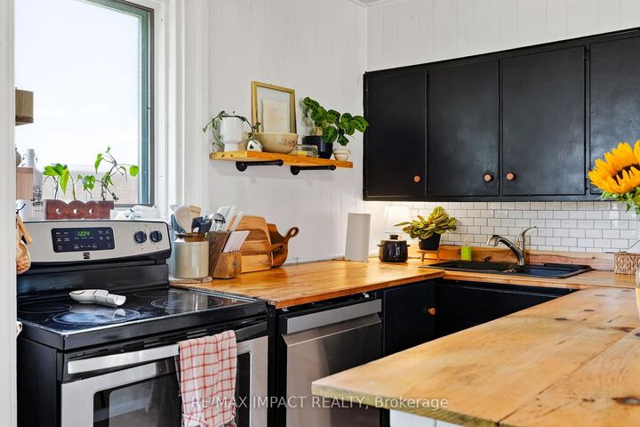 Property Photo:  162 Baldwin Street  ON K0K 1H0 