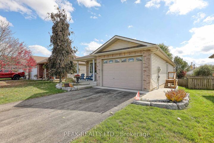 Property Photo:  217 North Street E  ON N4G 1B8 