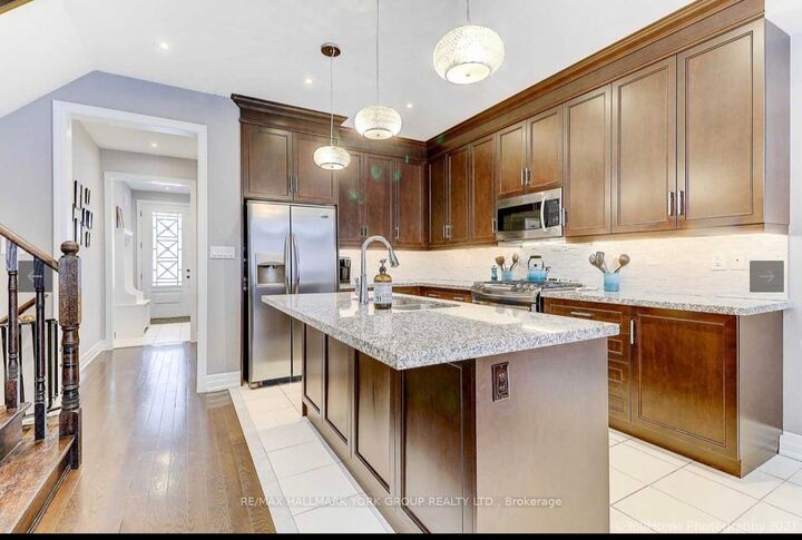 Property Photo:  63 Alex Campbell Cres Drive  ON L7B 0C1 