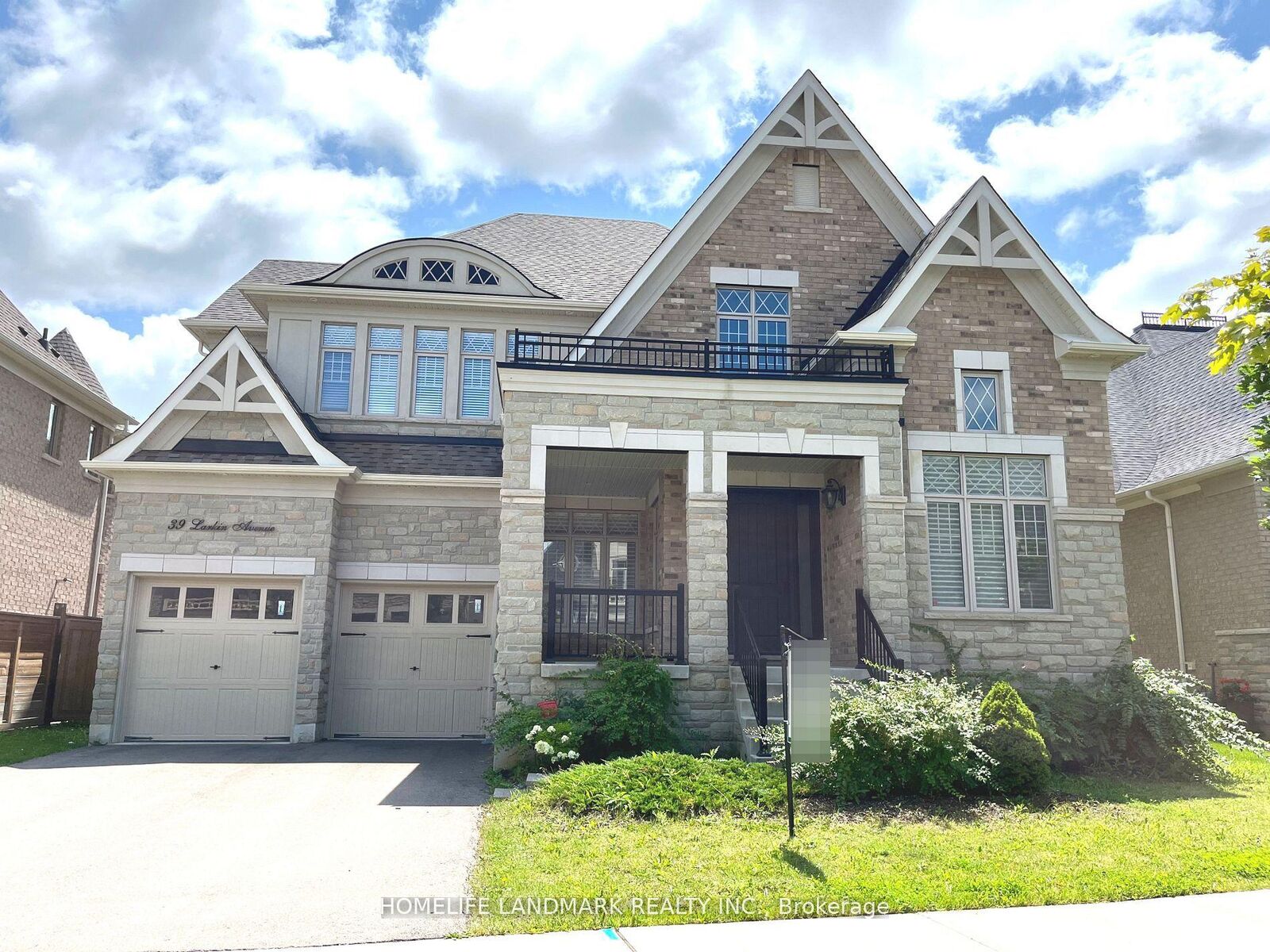Property Photo:  39 Larkin Avenue  ON L7B 0N9 
